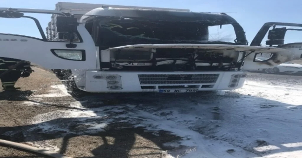 Tekirdağda Seyir Halindeki Kamyon Alev Alev Yandı