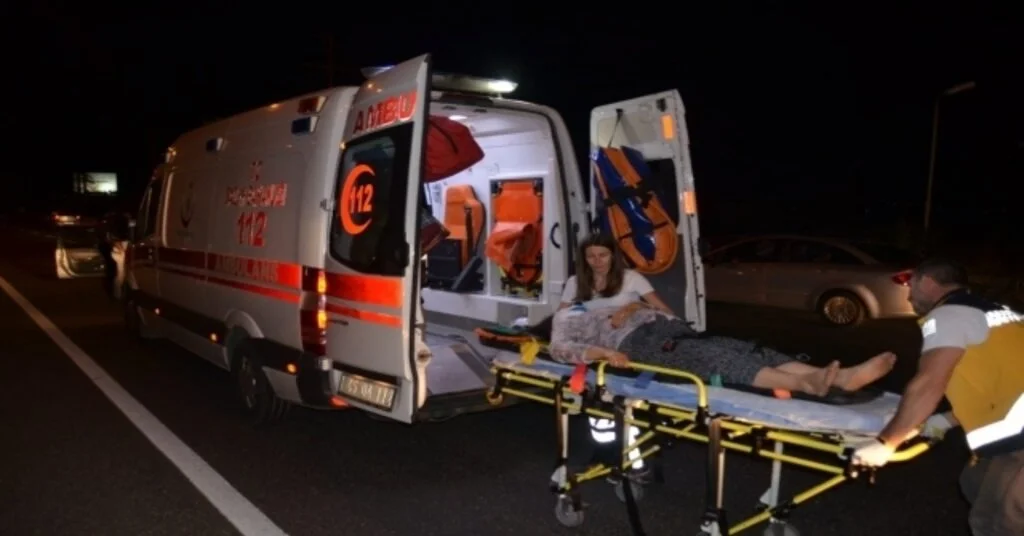 Turgutluda Trafik Kazası: 3 Yaralı
