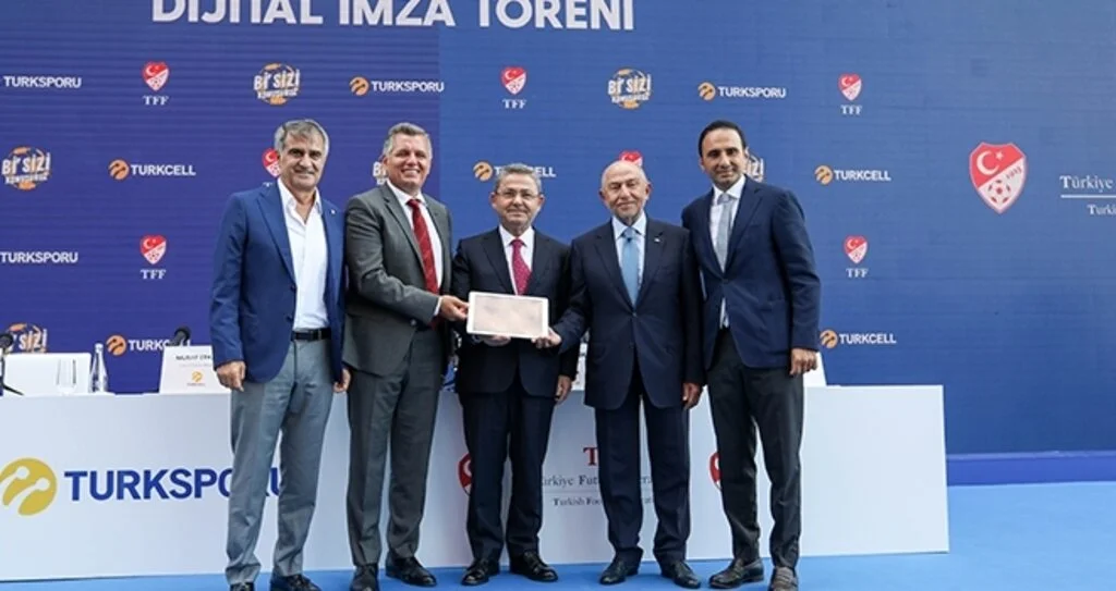 Türkiye’nin Turkcell’i, Türkiye’nin gururuyla sözleşme yeniledi