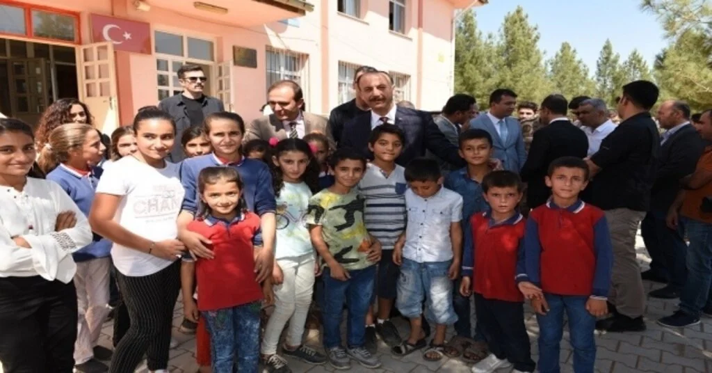 Vali Erin Ceylanpınarda Öğrencilerle Buluştu