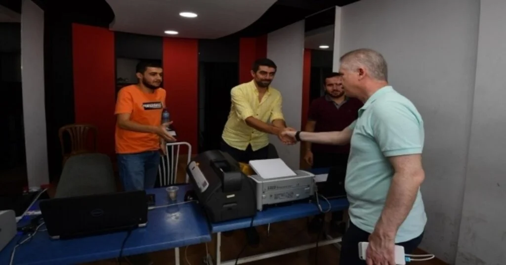 Vali Gül Passolig Kartını Güncelledi