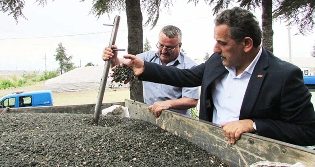 Vali Kaymak, ayçiçeği üreticileri ile buluştu