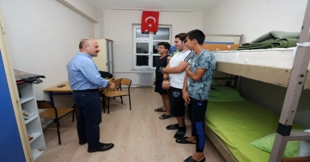 Vali Varoldan Okul Pansiyonlarına Akşam Denetimi