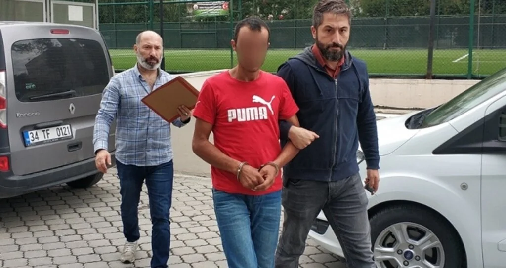 Yaşlı kadının elindeki cüzdanı alıp kaçan kapkaççı yakalandı