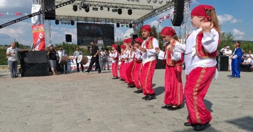 Yenimuhacir Keşkek Şenliğinde 5 Ton Keşkek Dağıtıldı
