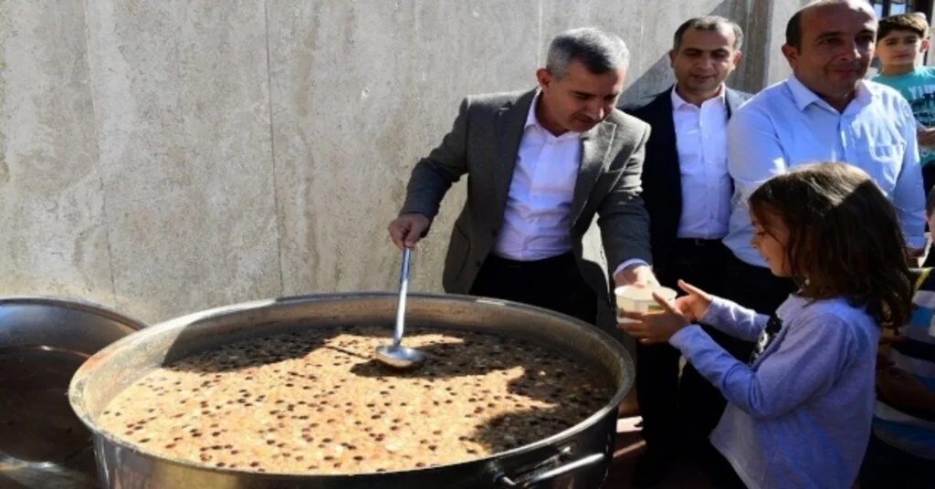 Yeşilyurt Belediyesinden Aşure İkramı