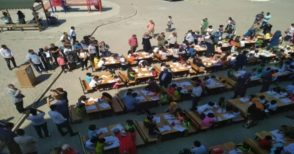 Yeşilyurt Belediyesinden Okula Yeni Başlayan Öğrencilere Sürpriz