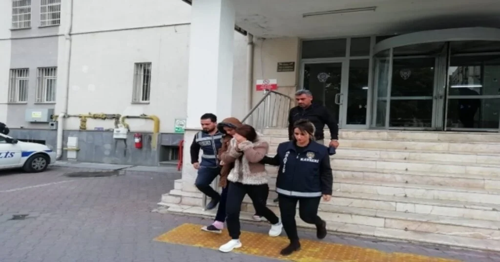 2 Yıldır Aranan Kadın Hırsızlar Yakalandı