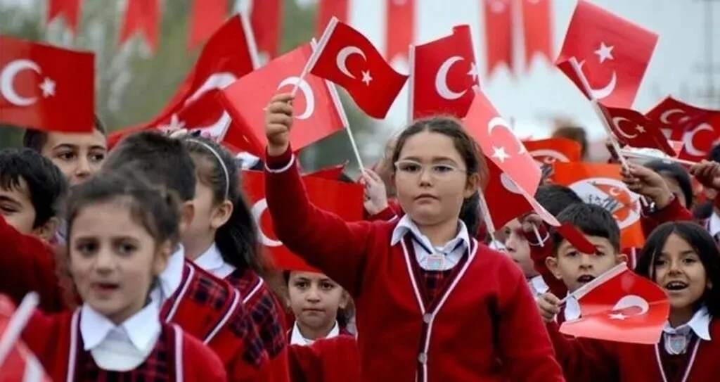 28 Ekim Pazartesi okullar tatil mi? 28 Ekim tatil mi?