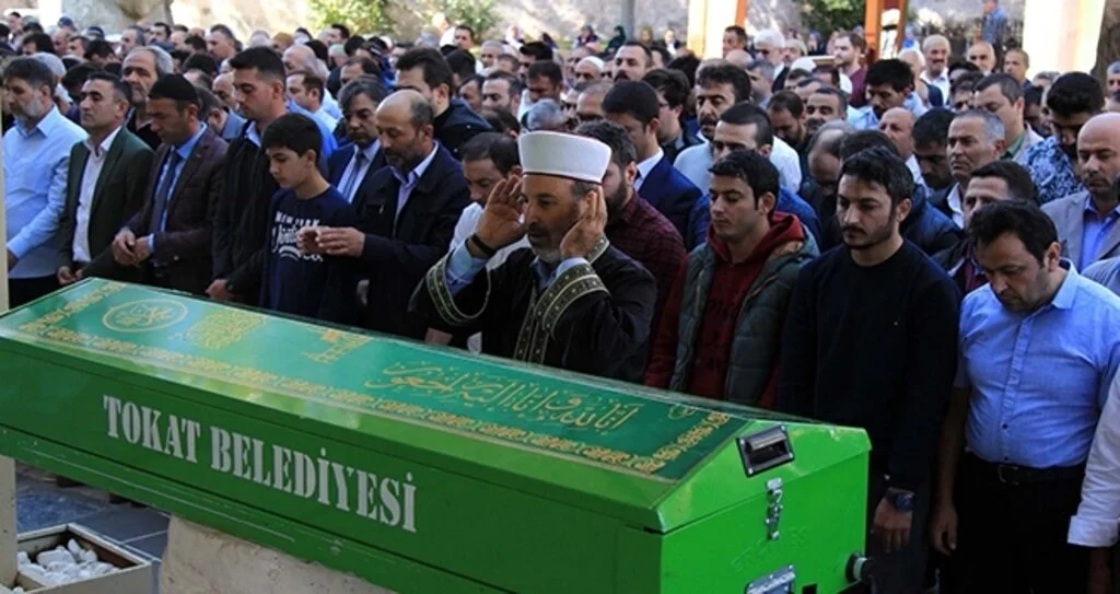 9 yaşındaki Mete lösemiye yenildi