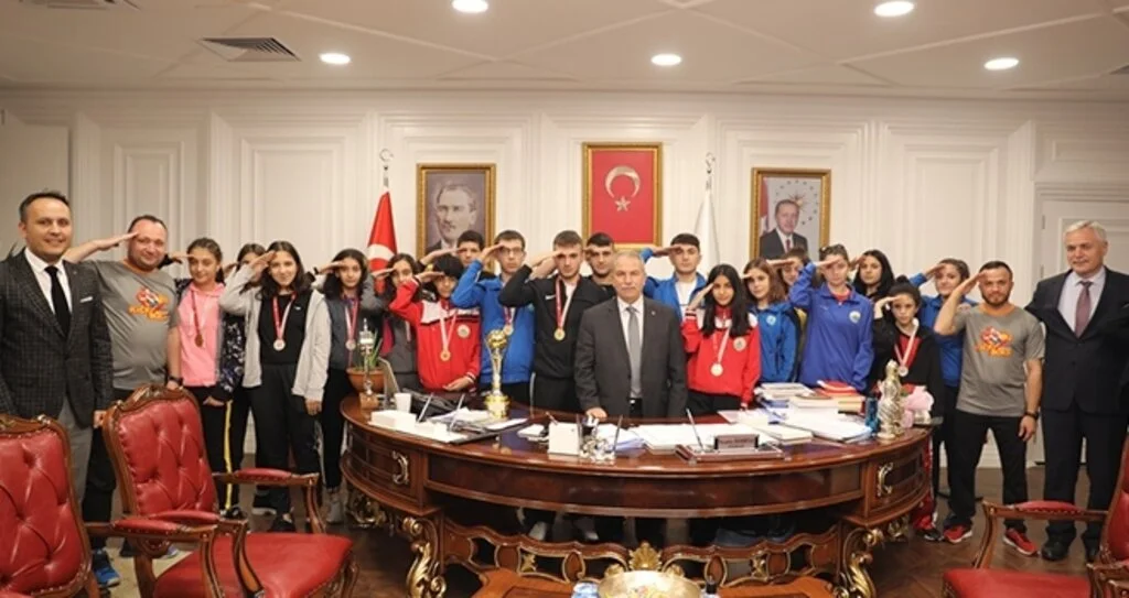 Başkan Demirtaş Şampiyonları Ağırladı