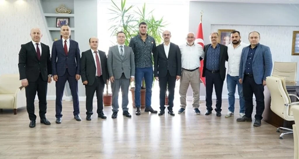 Başkan Kılıç Pehlivanı Ağırladı