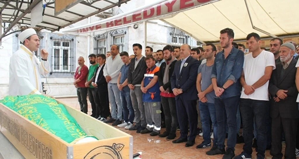 Belediye işçisi Öztürk'e son görev