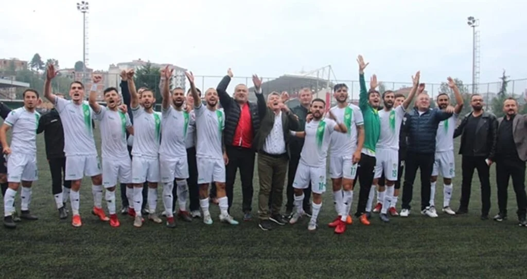 Çarşambaspor Zirvede Mutlu