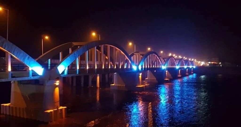 Çetinkaya Köprüsü göz kamaştırıyor