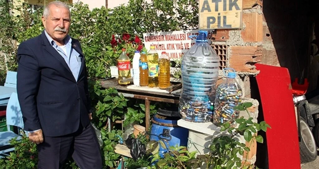 Çevreci muhtar atık pil ve bitkisel atık yağ toplama noktası yaptı