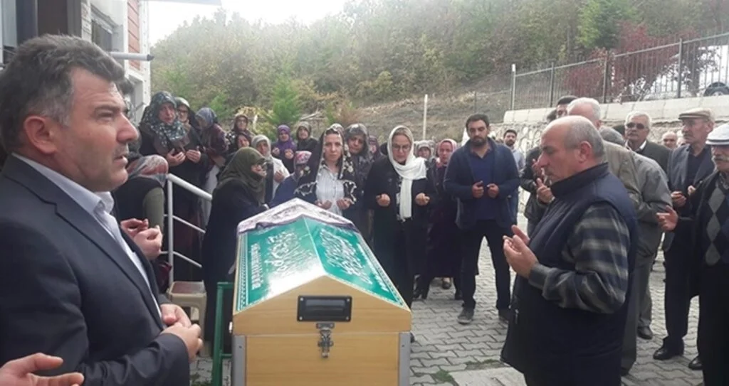 CHP'li Başkan Akdemir'in acı günü