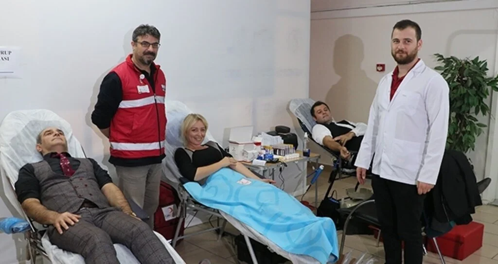 Denetimli serbestlik personeli kan bağışladı