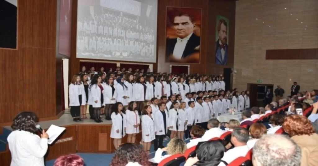 Doktor Adayları Beyaz Önlüklerini Giydi