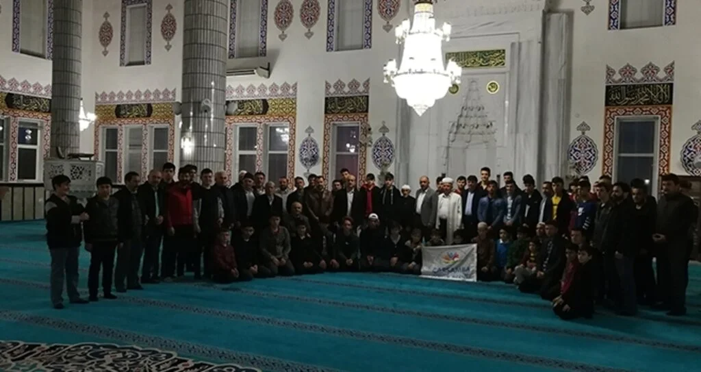 Gençlerden şehitlere dua 