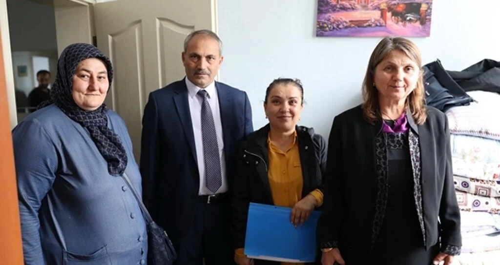 İlkadım'da Hayır Çarşısı Veren El İle Alan Eli Buluşturuyor