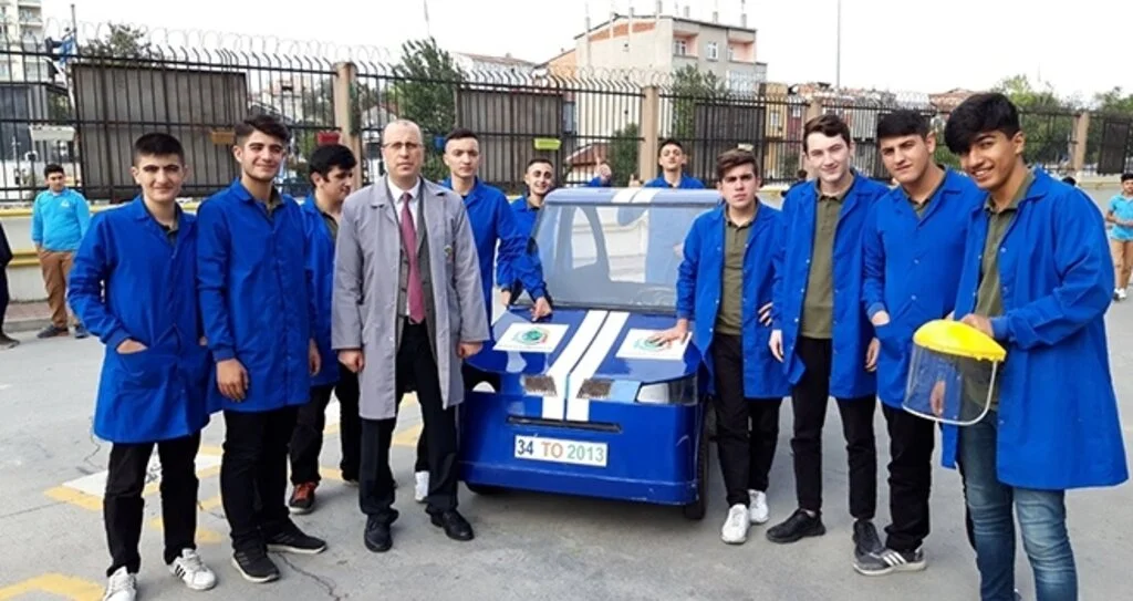 İstanbul’daki meslek lisesi elektrikli araç üretti!