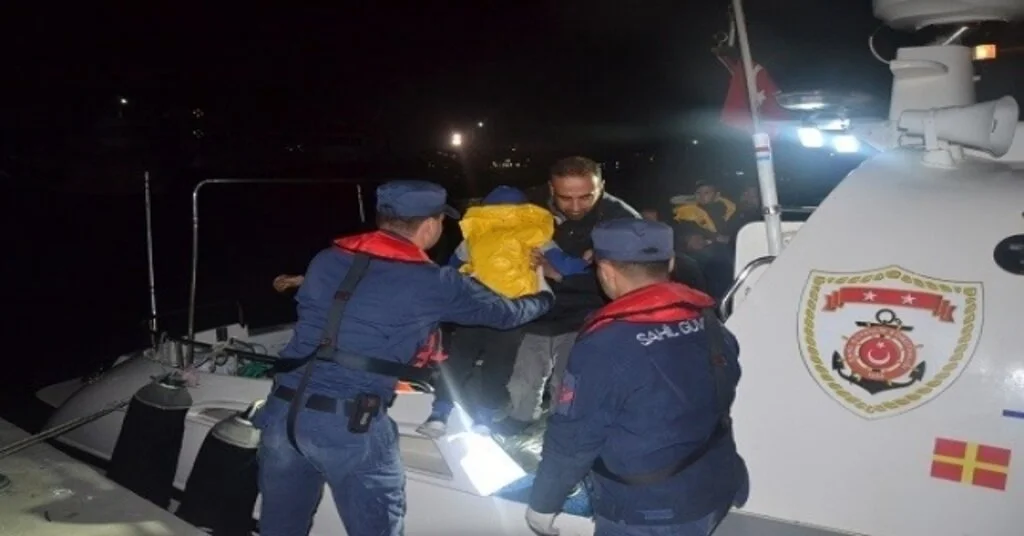 İzmirde 82 Kaçak Göçmen Yakalandı
