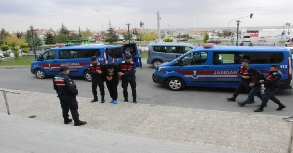 Karamanda Hırsızlık Yaptıkları İleri Sürülen 4 Zanlı Konyada Yakalandı