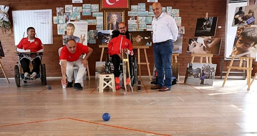 KASAPOĞLU ENGELLİ GENÇLERLE BOCCİA OYNADI