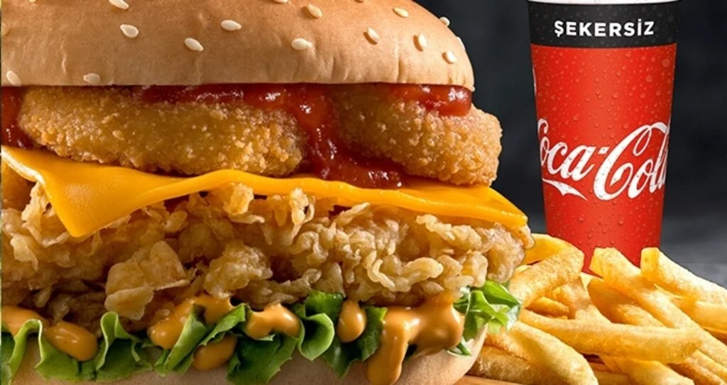 KFC’den bir ilk: Soğan halkaları ve peynirle hazırlanmış enfes ve doyurucu bir tat... Kentucky Burger