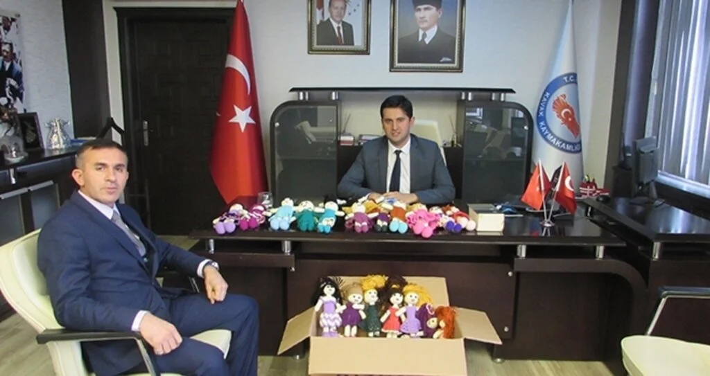 Kimsesiz çocuklara örgü bebek