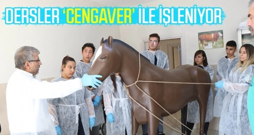 Konuşan at maketi ile ders işliyorlar