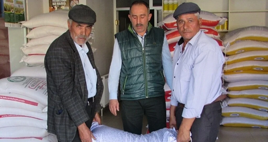 Ladik'te sertifikalı tohum dağıtılıyor