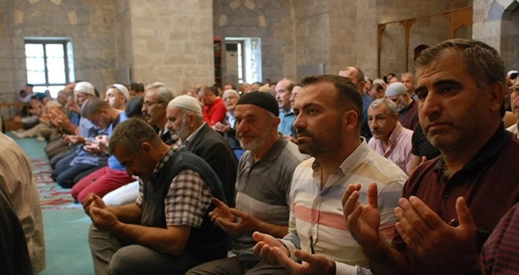 Mehmetçik için eller semaya açıldı