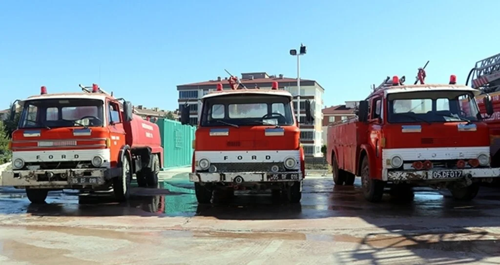 Merzifon'un emektar itfaiye araçları