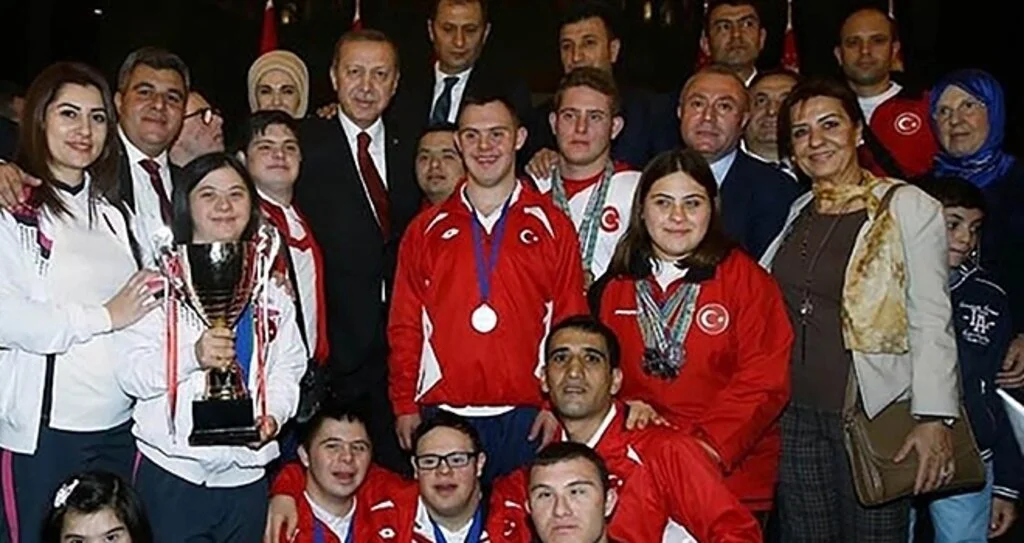 Milli Sporcu Topaloğlu'na Özel Davet