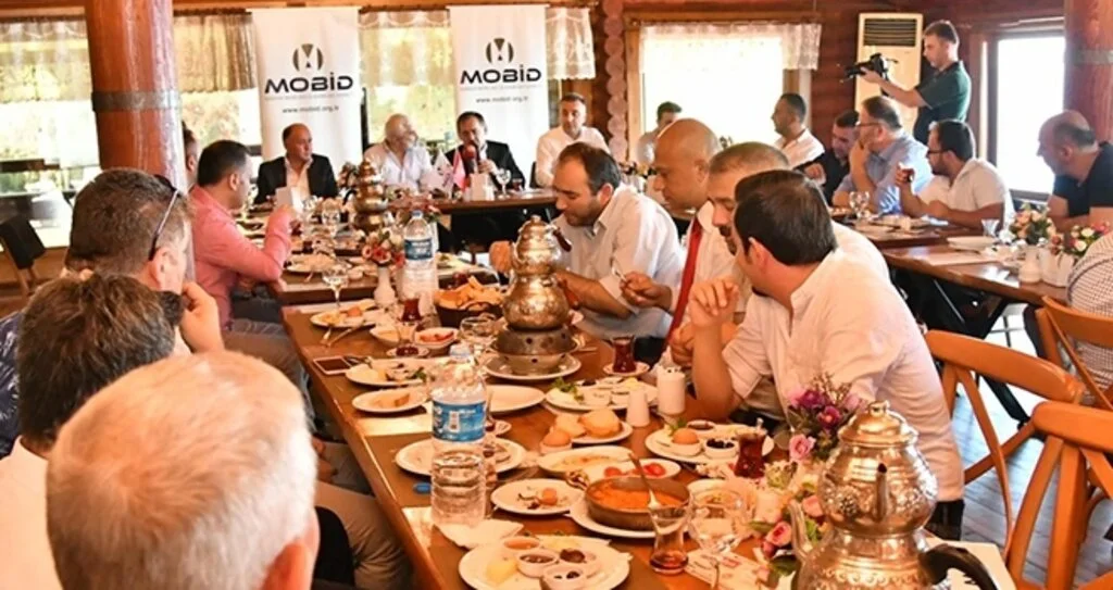 Mobilyacılara 'kümelenin' çağrısı 