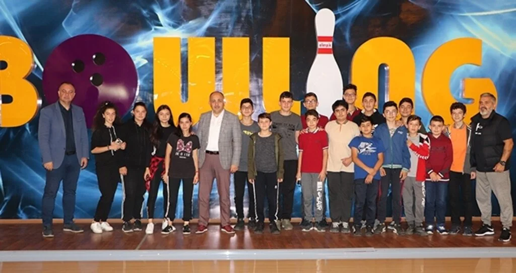 (Özel haber) Hayalleri gerçek oldu, hayatlarında ilk defa bowling oynadılar