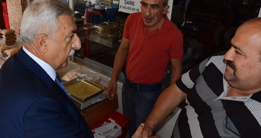 Palandöken: AVM'ler Esnafı da Kendi Çalışanını da Zorluyor