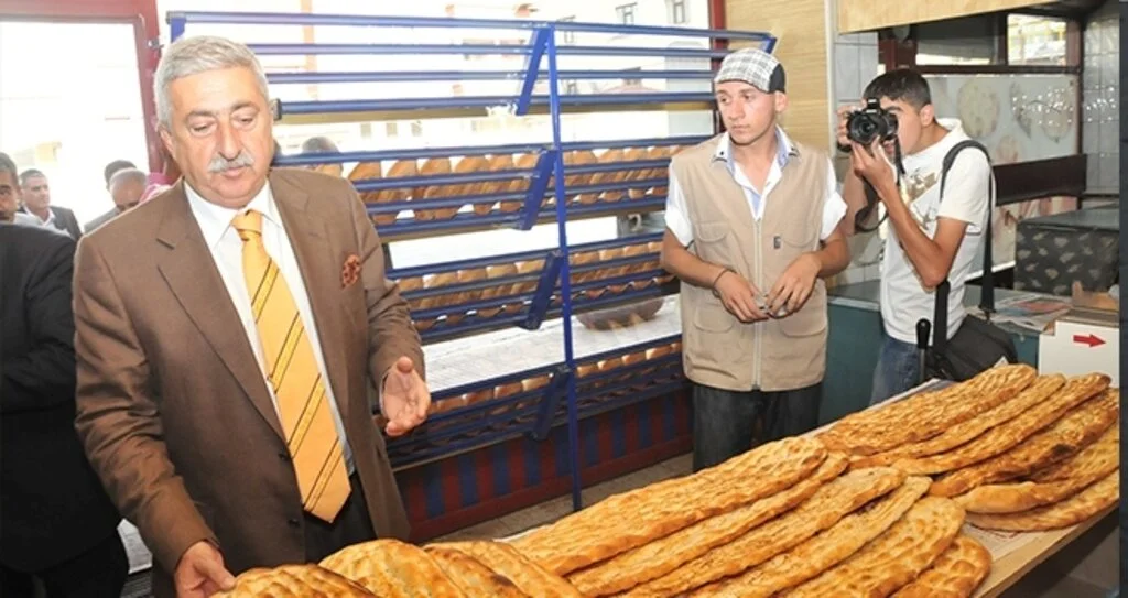 Palandöken: Puan Kazanmak İçin Ekmek Bile Kartla Alınıyor