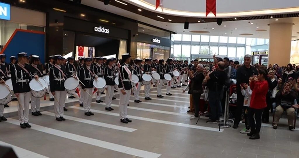Piazza’da Cumhuriyet Coşkusu