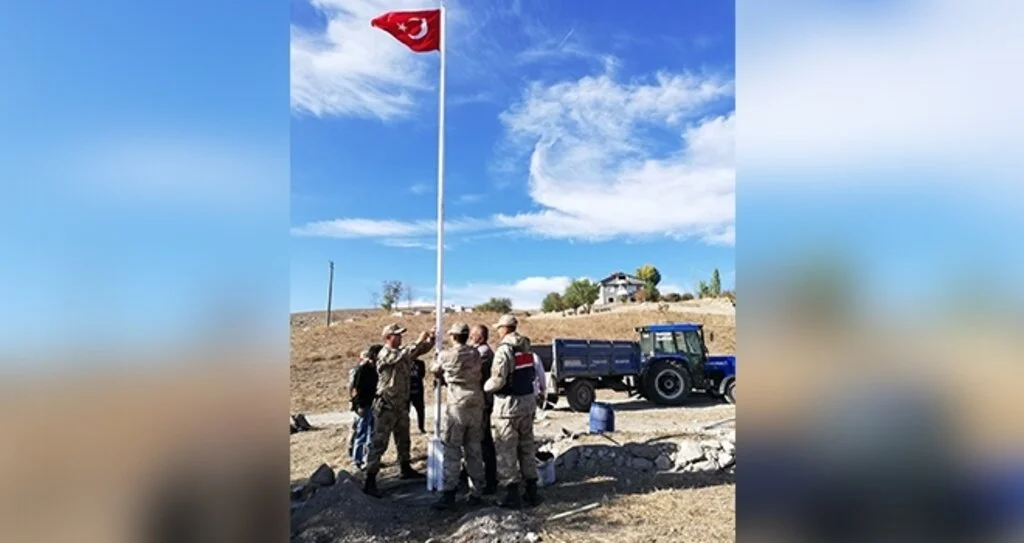 Şehit Fındık'ın kabrine Türk bayrağı dikildi