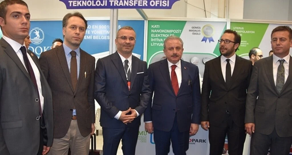Şentop'tan OMÜ standına ziyaret