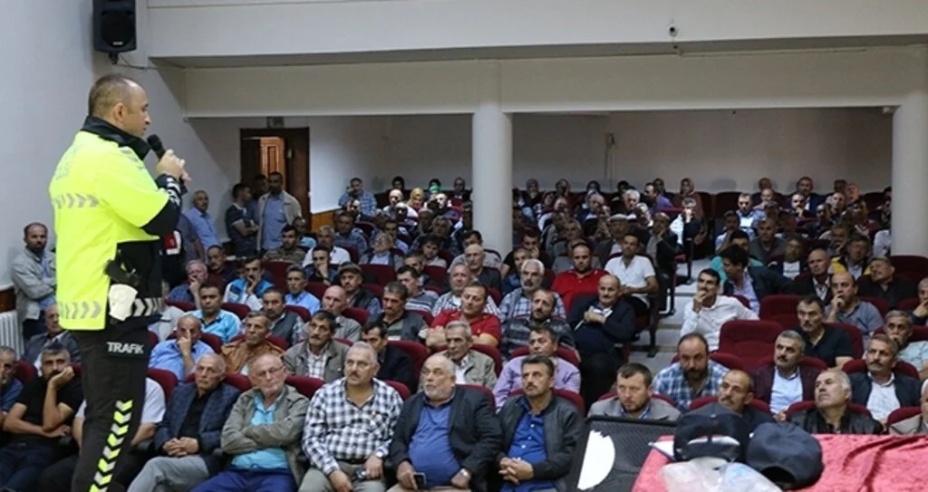 Servis sürücülerine trafik eğitimi