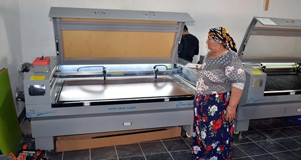 Seyyar satıcılığını yaptıkları işin patronu oldular