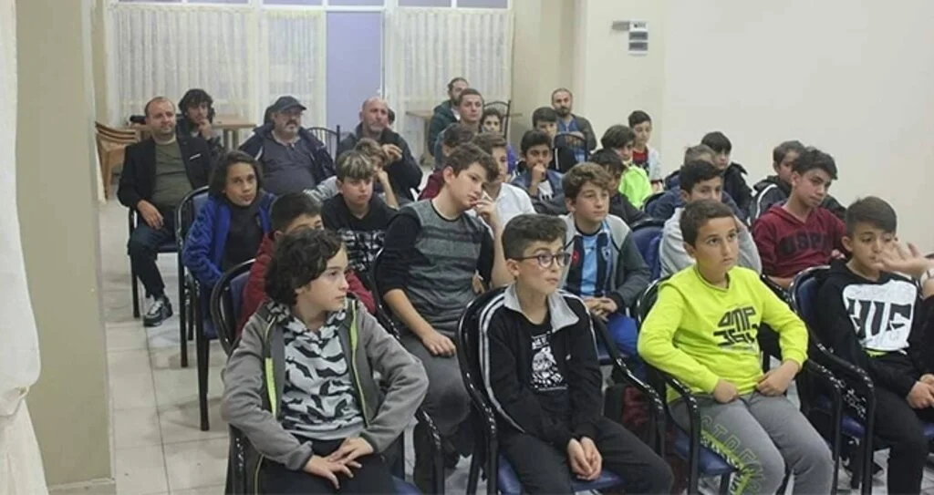 SPORCULARA ERGENLİK SEMİNERİ