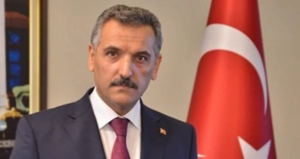 Vali Kaymak gazetecileri kutladı