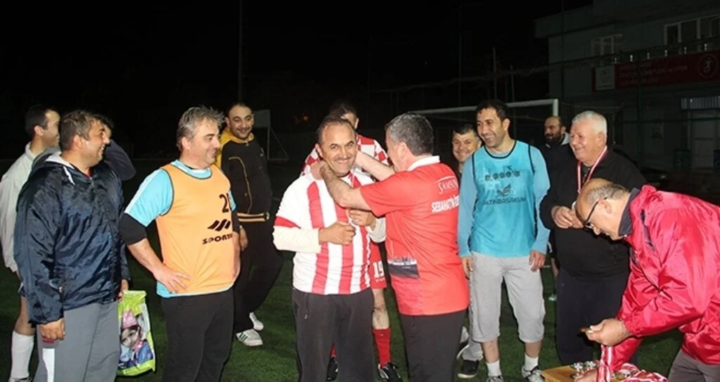 Veteranlar Sahaya İndi