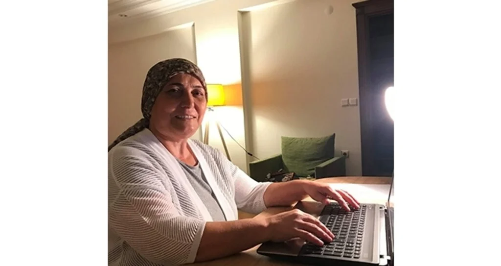 Yakalandığı kanseri kitaplarla yeniyor