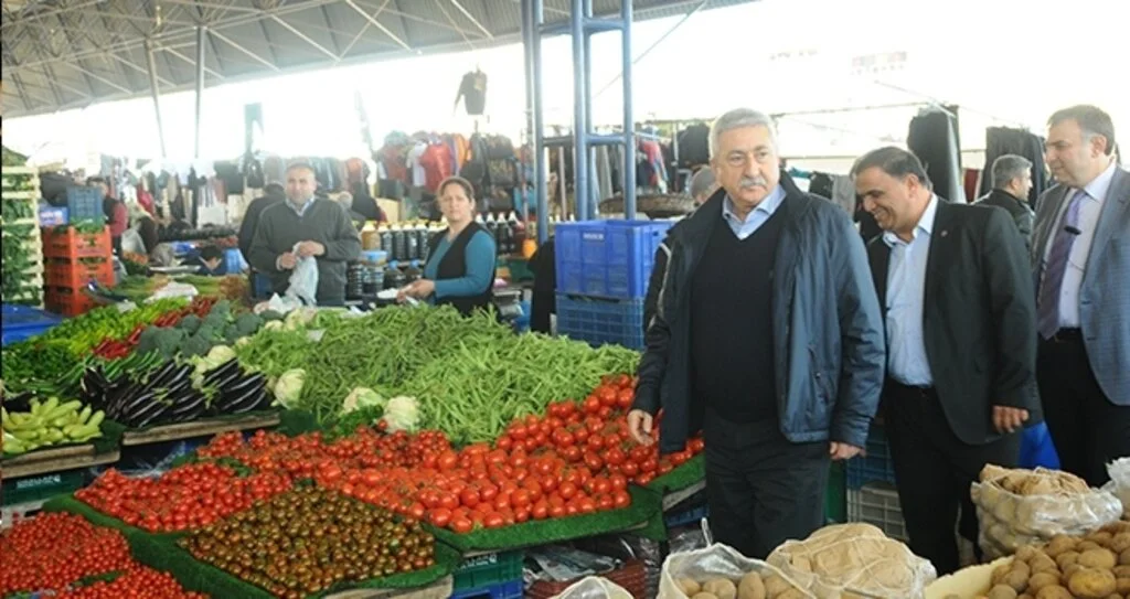 'Yerli üretim' diyoruz 'ithal salça' alıyoruz